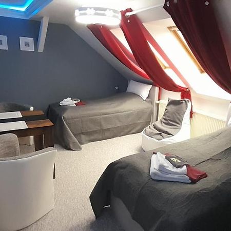 Best-Preis -Vip Lounge- Mit Netflix, Self-Check-In, Ebike Ladestation, Fahrradraum, Wlan Und Netflix - Direkt Am Elberadweg Im Herzen Von Виттенберге Экстерьер фото