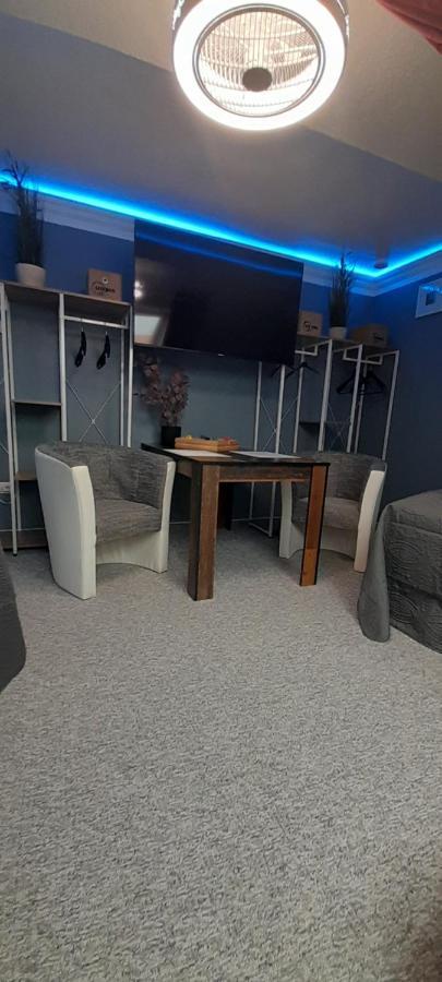 Best-Preis -Vip Lounge- Mit Netflix, Self-Check-In, Ebike Ladestation, Fahrradraum, Wlan Und Netflix - Direkt Am Elberadweg Im Herzen Von Виттенберге Экстерьер фото